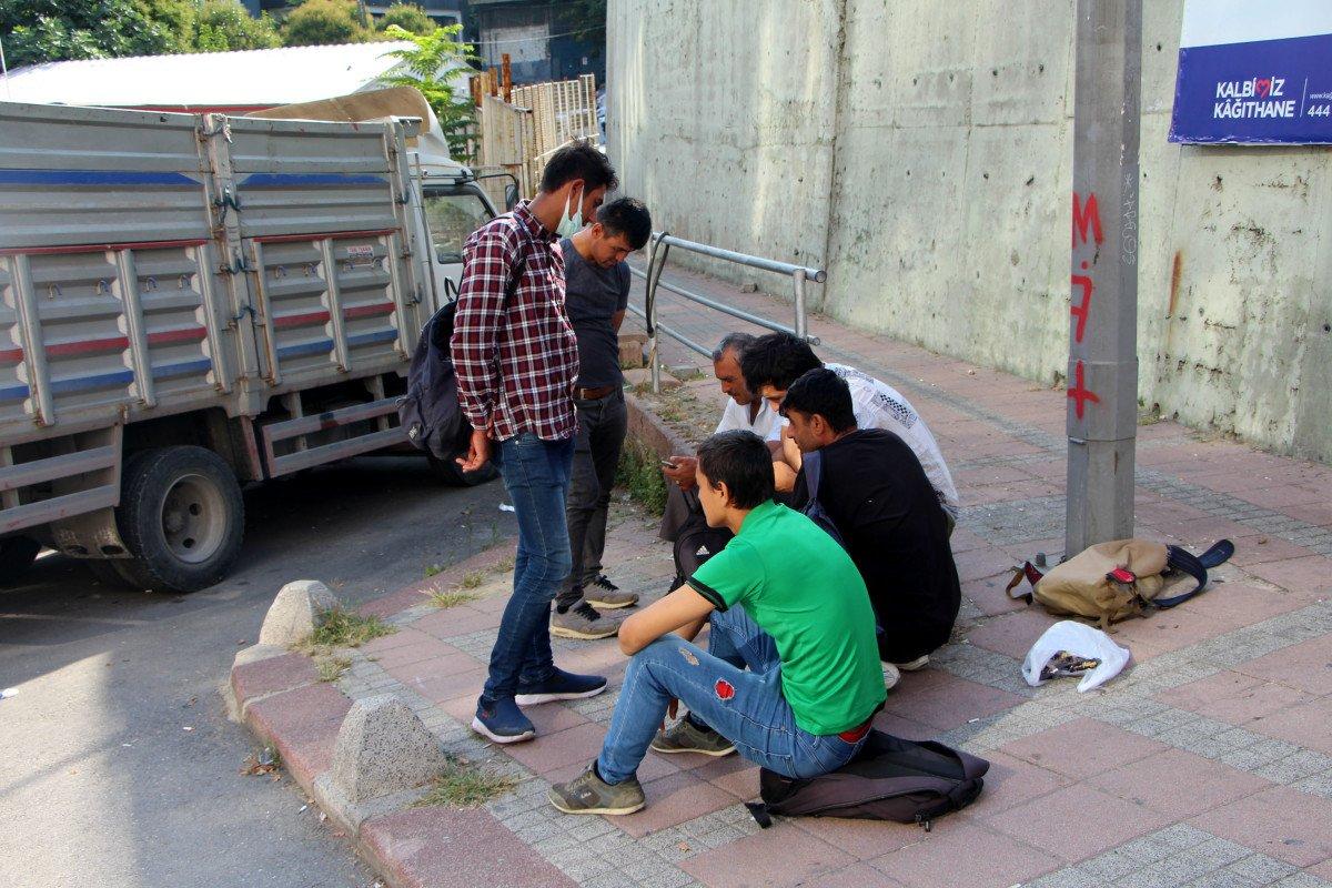 Kağıthane'de göçmenlerin iş bekleyişi
