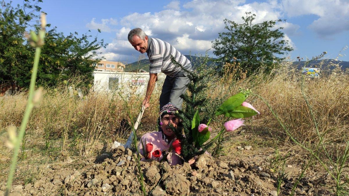 Bursa'da fidan dikimine dikkat çekmek isteyen adam, diri diri toprağa girdi