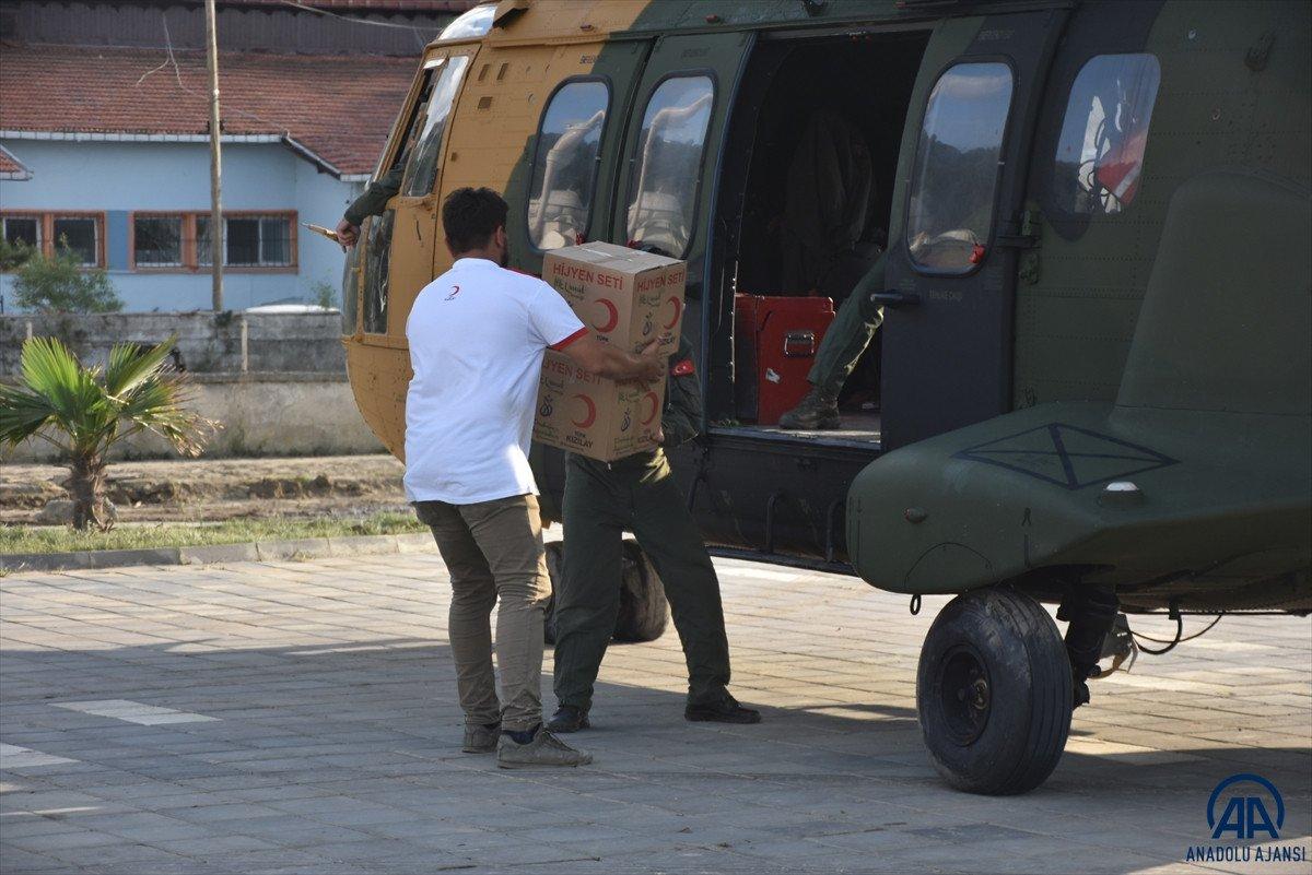 Sinop'ta köylere helikopterle erzak taşınıyor