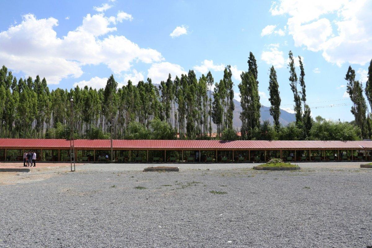 Van'da turizmciler ziyaretçileri bekliyor