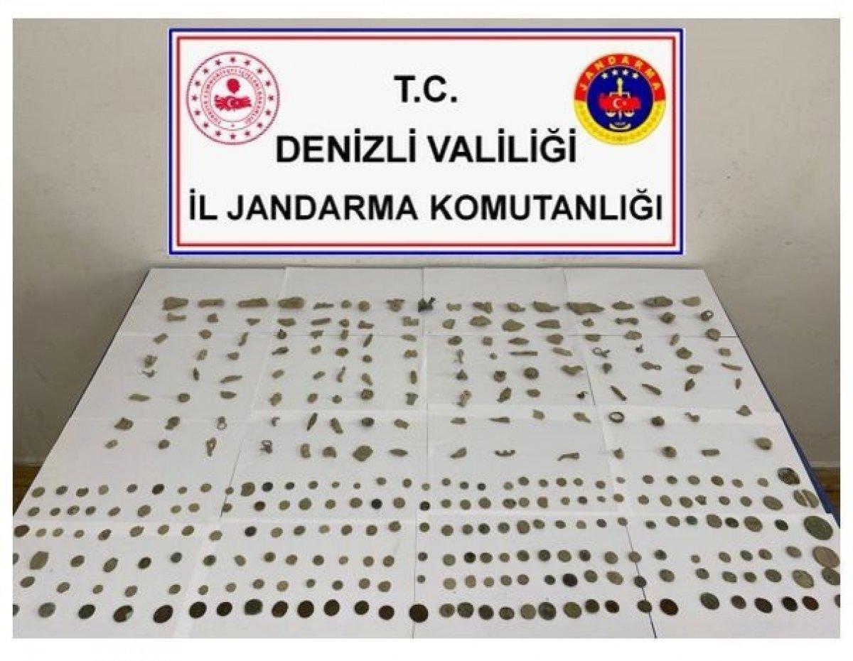 Denizli’de 370 sikke ve 215 tarihi obje ele geçirildi