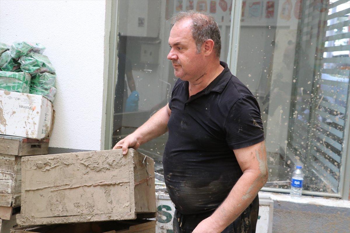 Bozkurt'ta sel arı kovanlarını da vurdu