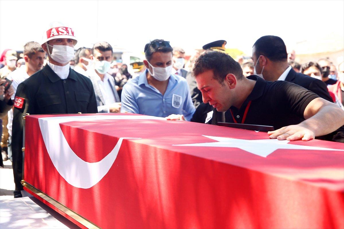 Irak'ın kuzeyinde şehit düşen askerlerimiz son yolculuğuna uğurlandı