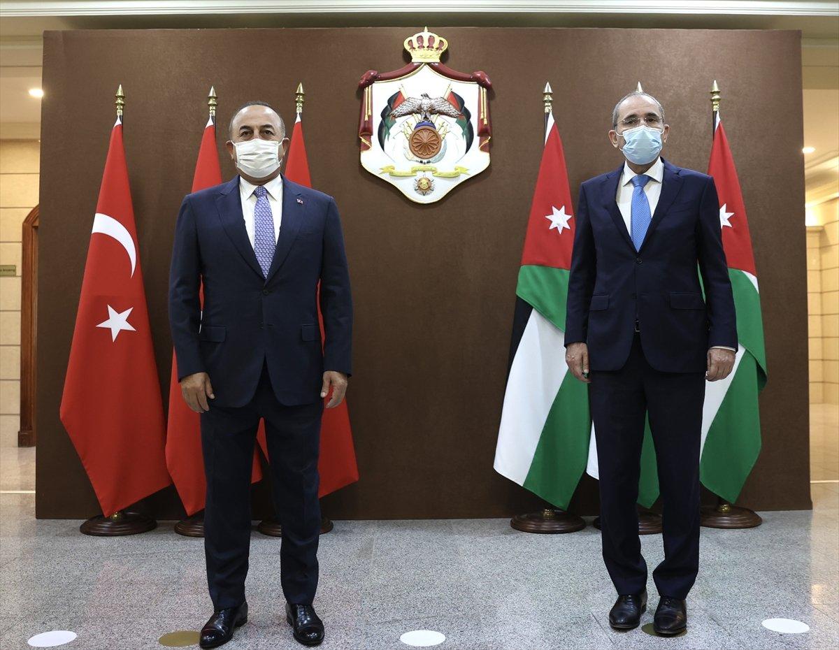 Mevlüt Çavuşoğlu: Suriyeli göçmenlerin dönmesi için çaba sarf etmeliyiz