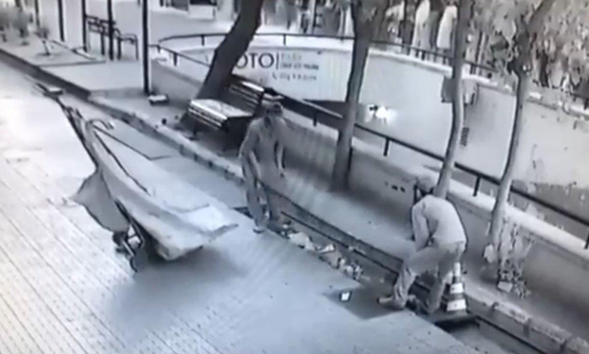 Antalya’da atık toplayıcıları mazgalları çaldı