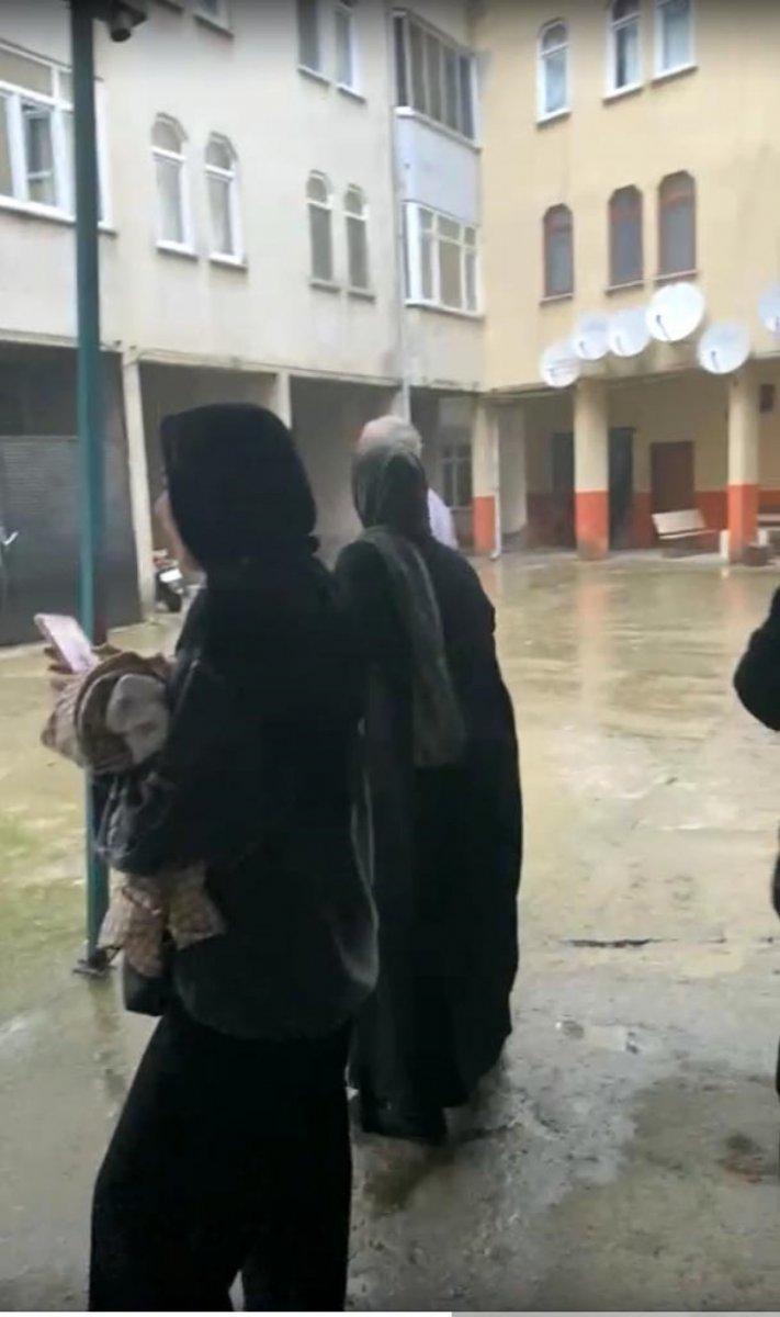 Kastamonu’da selde mahsur kalan üçüzlerin korkusu kamerada