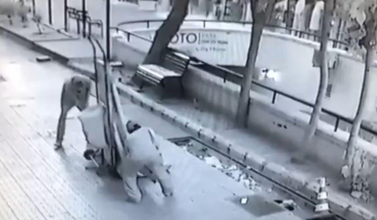 Antalya’da atık toplayıcıları mazgalları çaldı