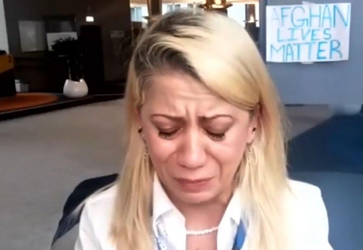 NATO Genel Sekreteri Stoltenberg'e gözyaşları içinde soru soran Afgan gazeteci