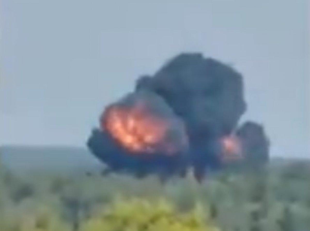 Rusya'da motoru alev alan uçak düştü