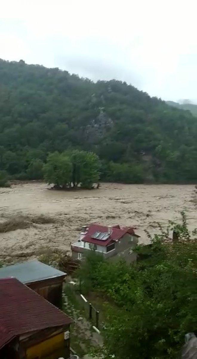 Kastamonu'da sel sularına kapılan vatandaşa böyle seslendi