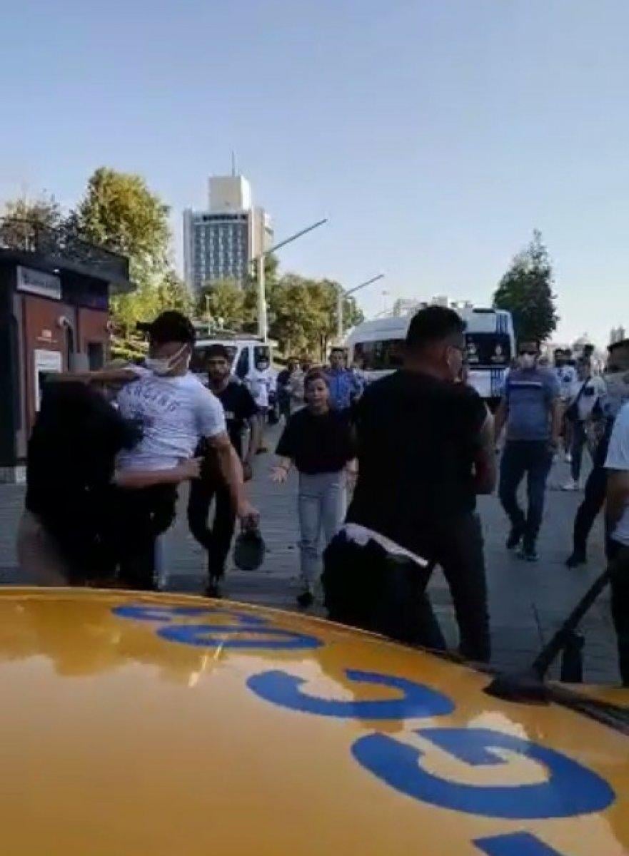 Taksim'de kadına uçan tekme atan zabıtanın iş akdi feshedildi