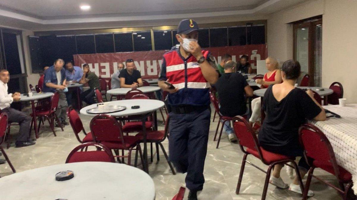 İzmir’de kumar operasyonu: 30 kişi suçüstü yakalandı