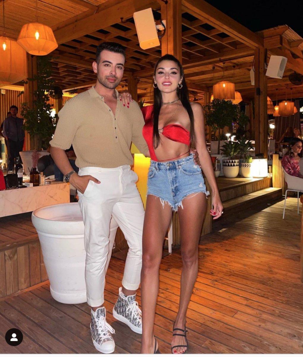 Hande Erçel'den iddialı kıyafet