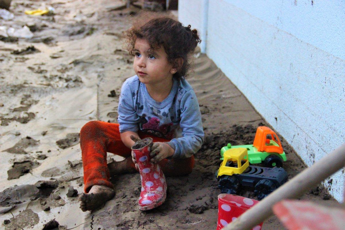 Bozkurt'ta çocuklar, sel felaketinden habersiz oyun oynadı