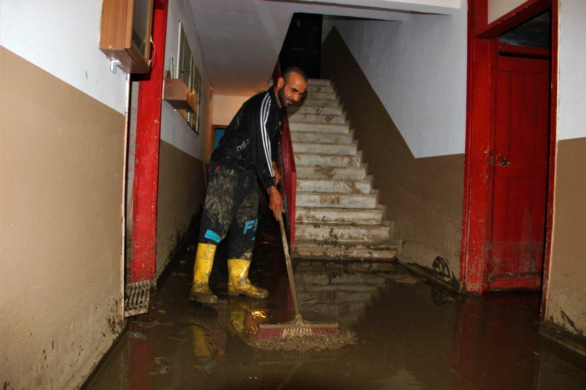 Bozkurt'ta çocuklar, sel felaketinden habersiz oyun oynadı