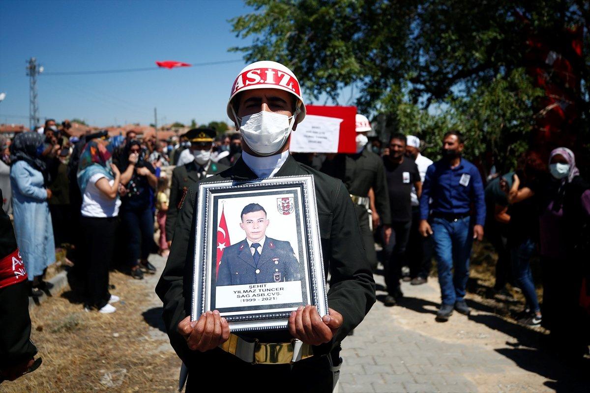 Irak'ın kuzeyinde şehit düşen askerlerimiz son yolculuğuna uğurlandı