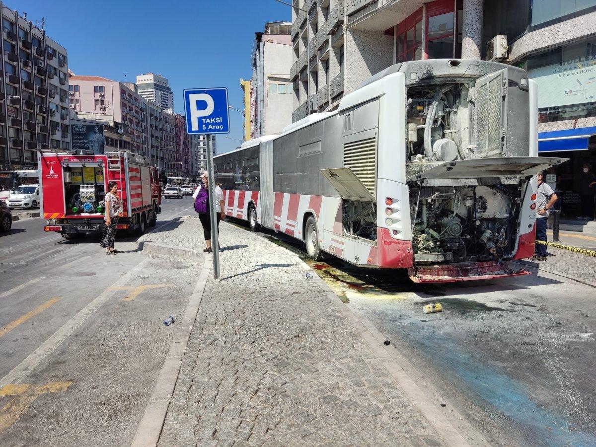 İzmir’de belediye otobüsünün motor bölümünde patlama