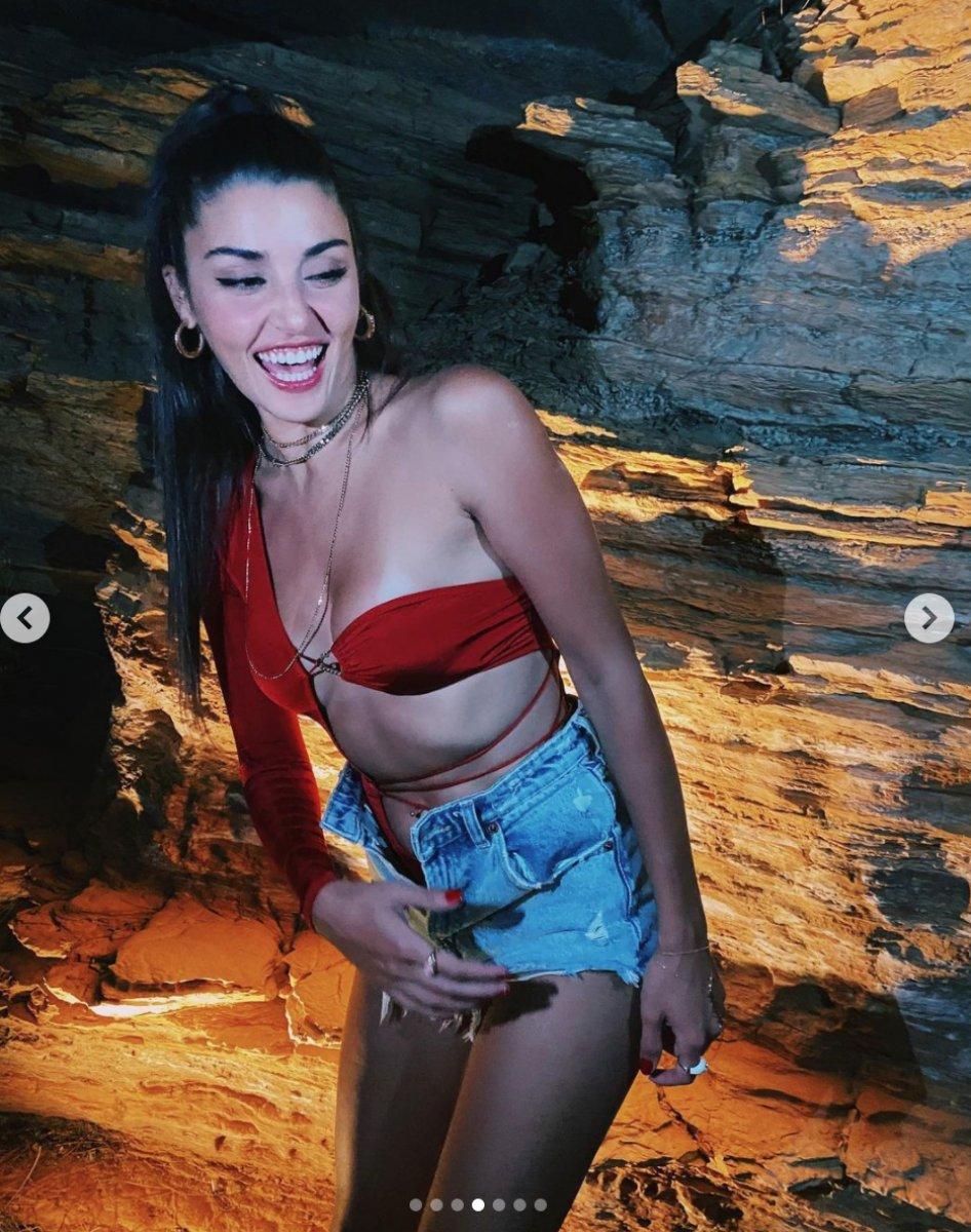 Hande Erçel'den iddialı kıyafet