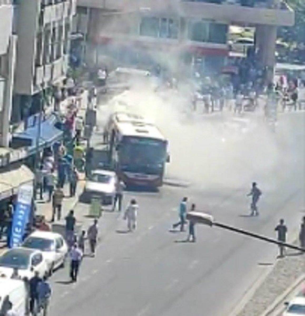 İzmir’de belediye otobüsünün motor bölümünde patlama