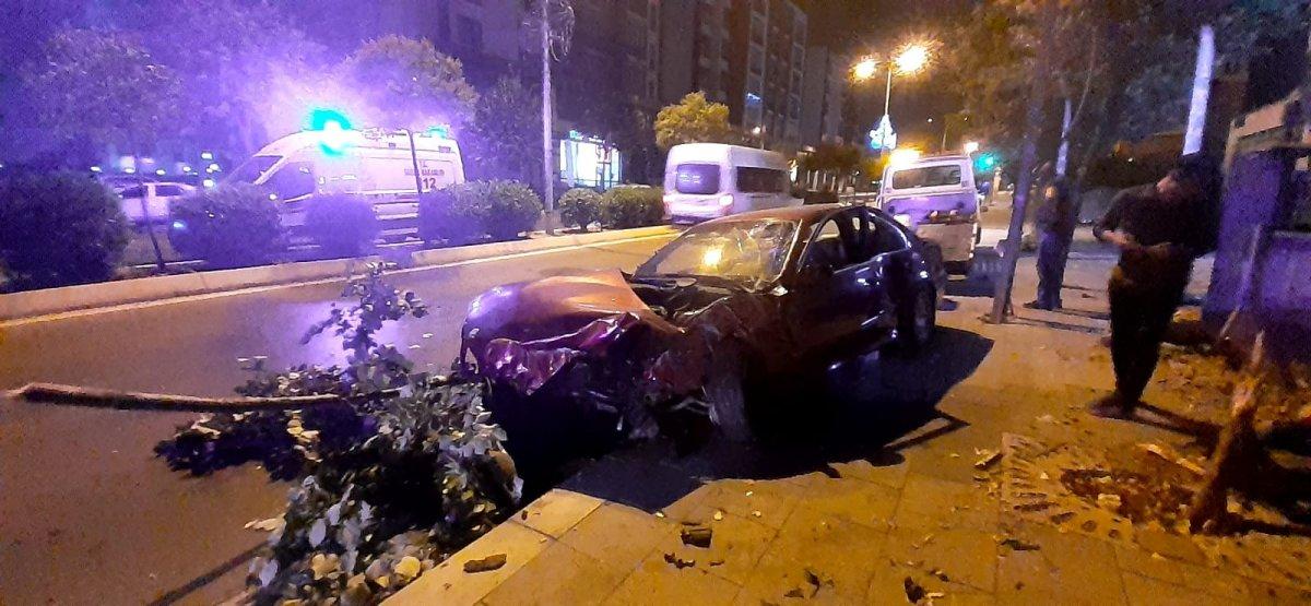 Tuzla’da alkollü sürücü kaza yaptı: 1’i ağı 2 yaralı