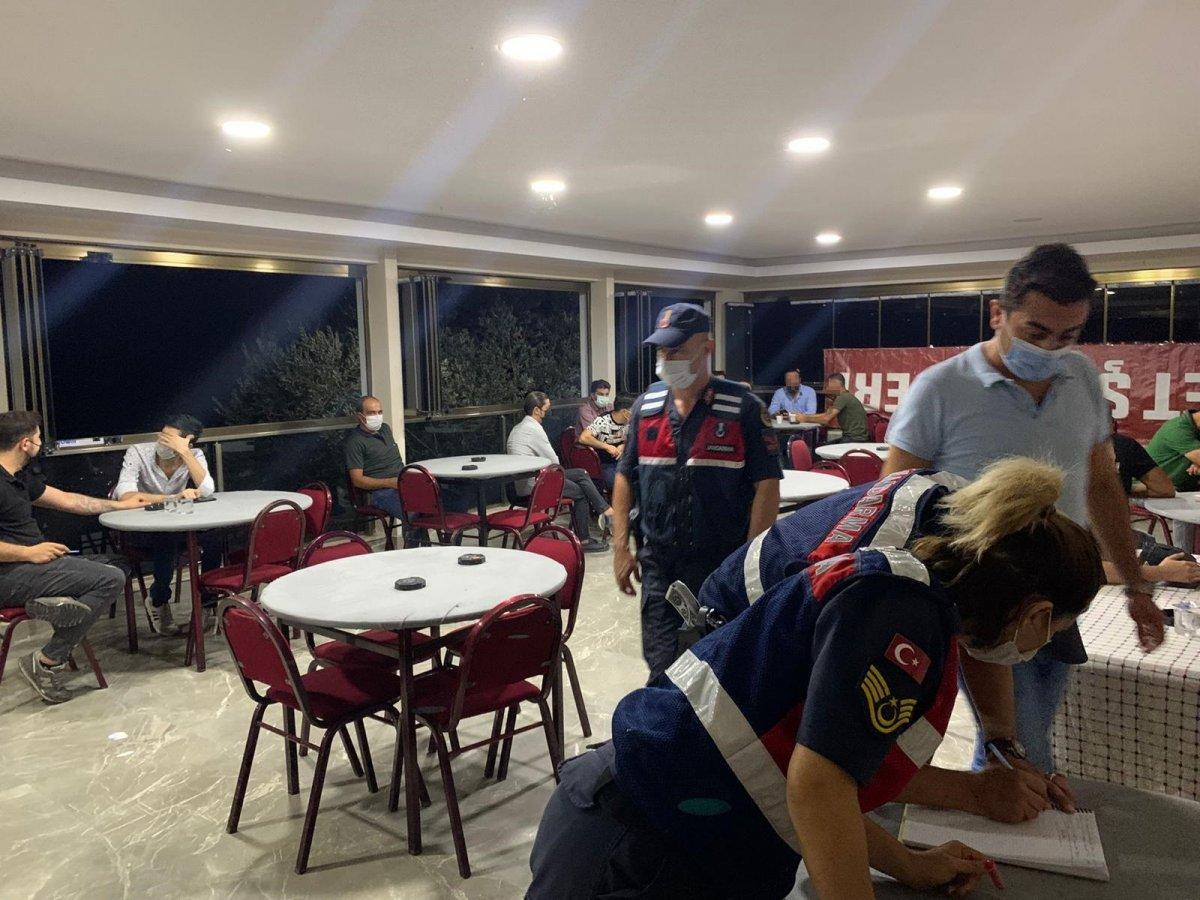 İzmir’de kumar operasyonu: 30 kişi suçüstü yakalandı