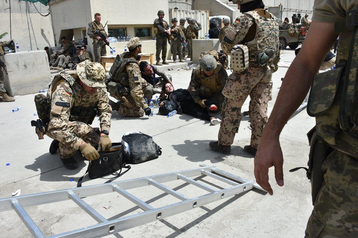 Kabil Havalimanı'nda gergin bekleyiş sürüyor