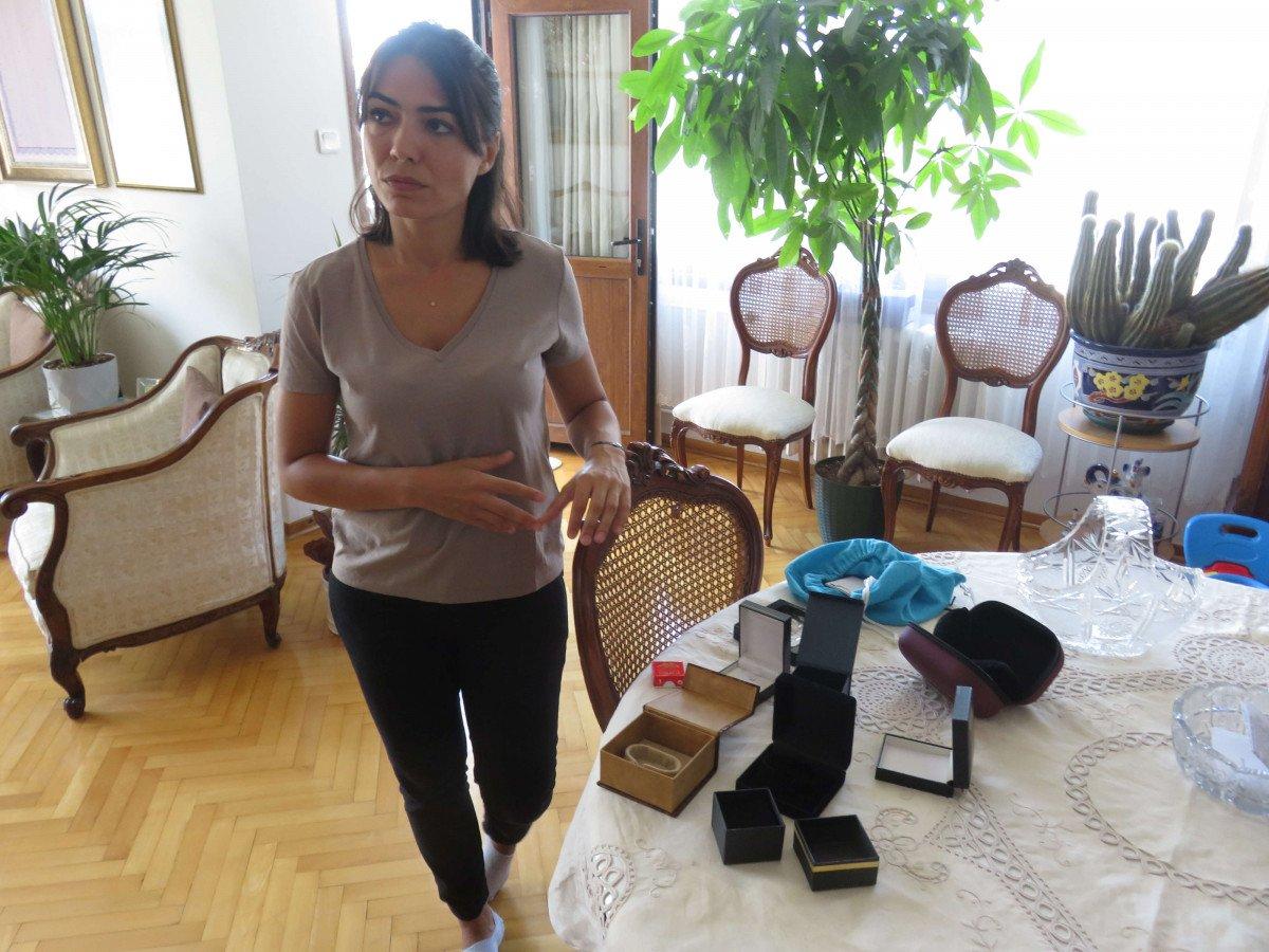 Üsküdar’da, çaldıkları ziynet eşyalarının yerine su dolu sürahi bıraktılar