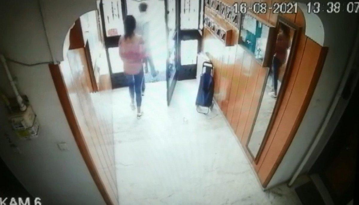 Üsküdar’da, çaldıkları ziynet eşyalarının yerine su dolu sürahi bıraktılar