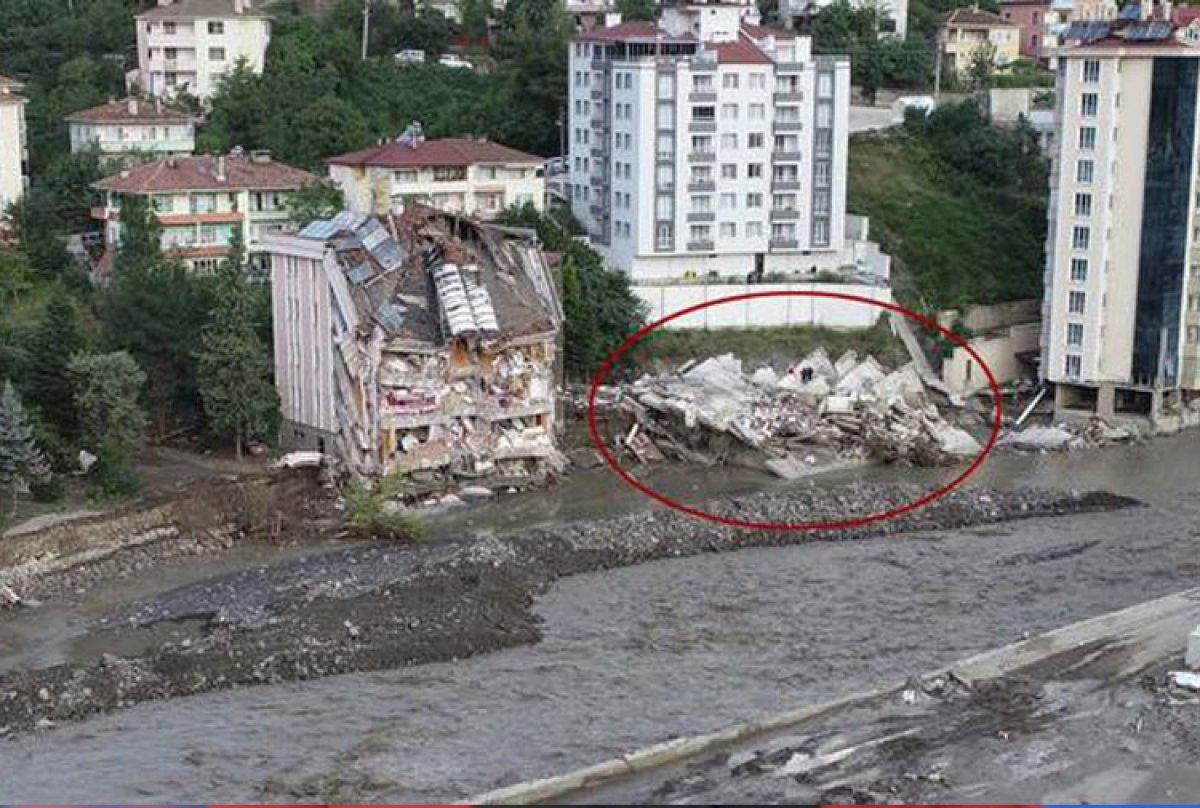 Bozkurt'ta yıkılan Ölçer Apartmanı'nın müteahhidi tutuklandı
