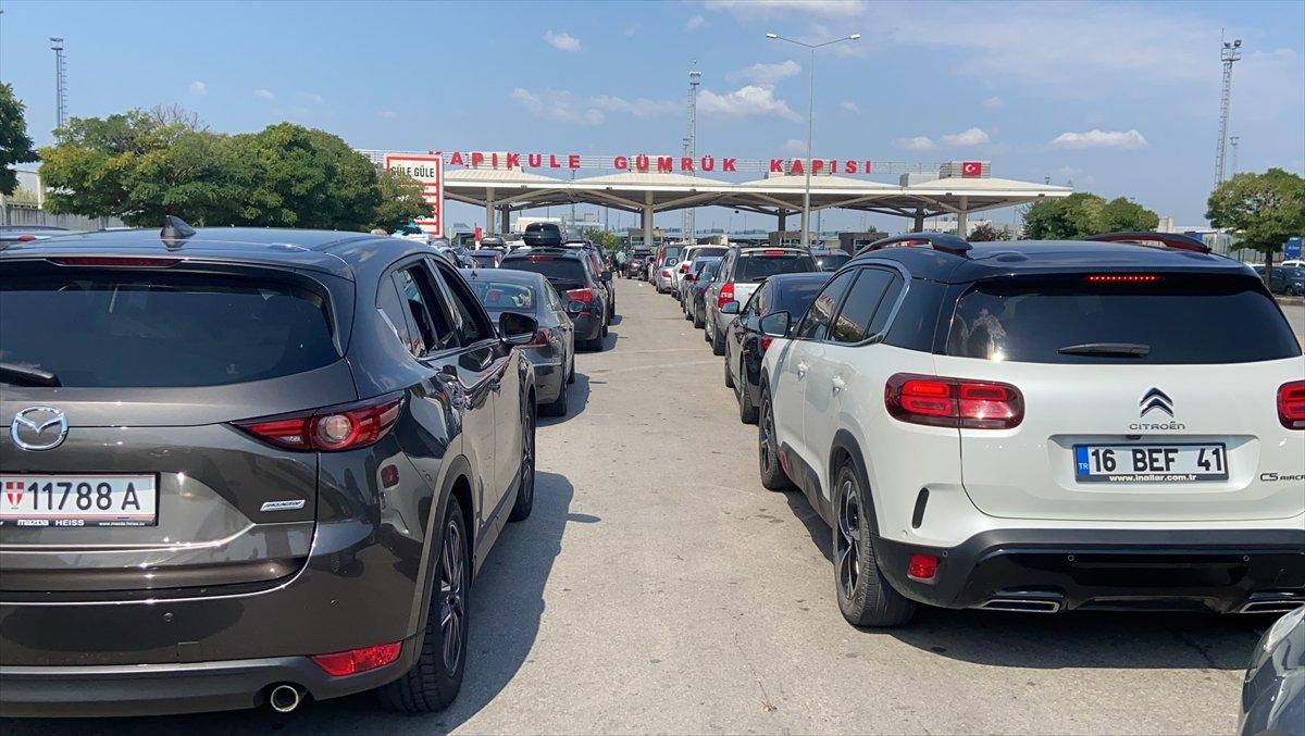 İznini tamamlayan gurbetçiler yaşadıkları ülkelere doğru dönüş yolunda