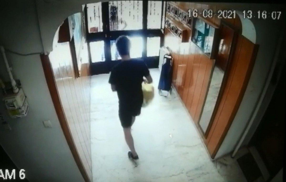 Üsküdar’da, çaldıkları ziynet eşyalarının yerine su dolu sürahi bıraktılar