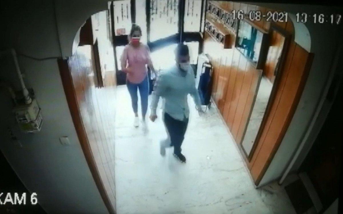 Üsküdar’da, çaldıkları ziynet eşyalarının yerine su dolu sürahi bıraktılar