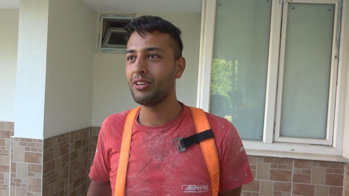 Antalya’da boyacı kardeşler 12’nci katta iskelede asılı kaldı
