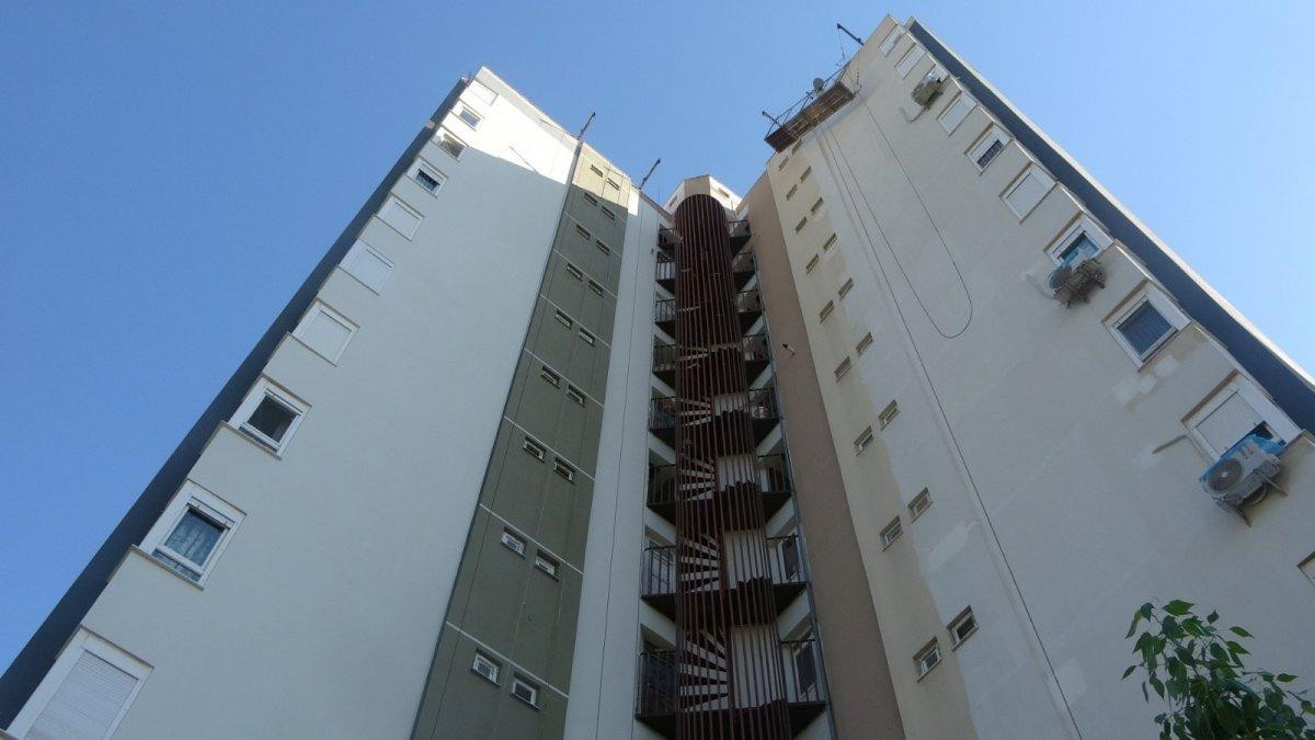 Antalya’da boyacı kardeşler 12’nci katta iskelede asılı kaldı
