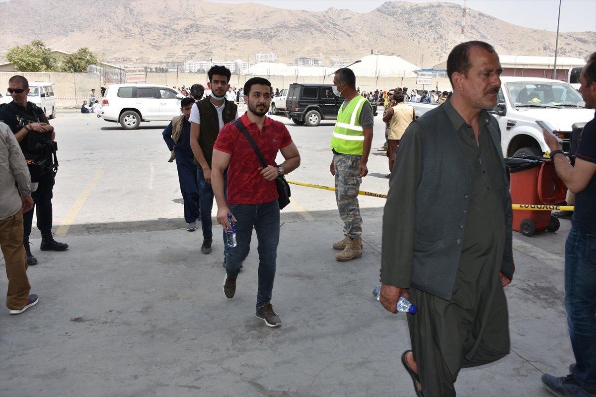 Kabil Havalimanı'nda gergin bekleyiş sürüyor