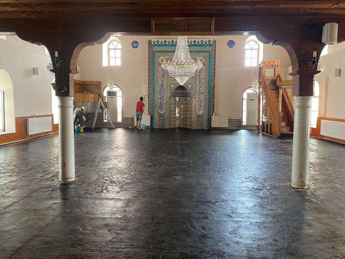 Mehmetçik felaket bölgesinde gönül kazanmaya devam ediyor