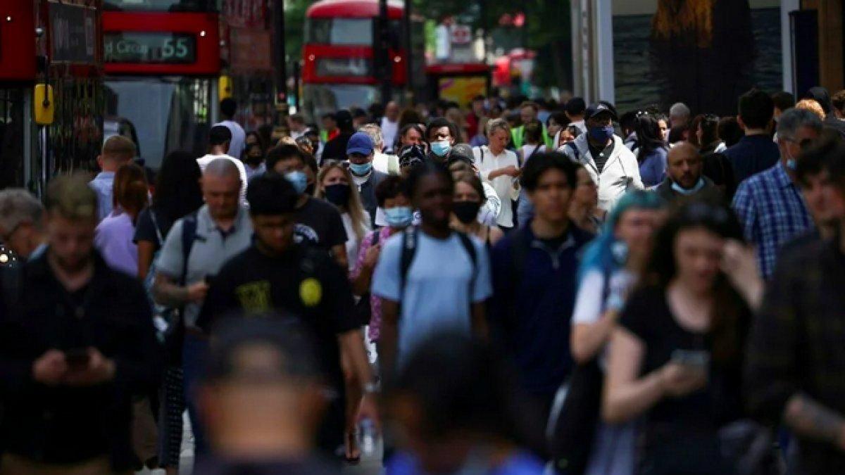 İngiltere'de son 24 saatte 33 bin 904 vaka
