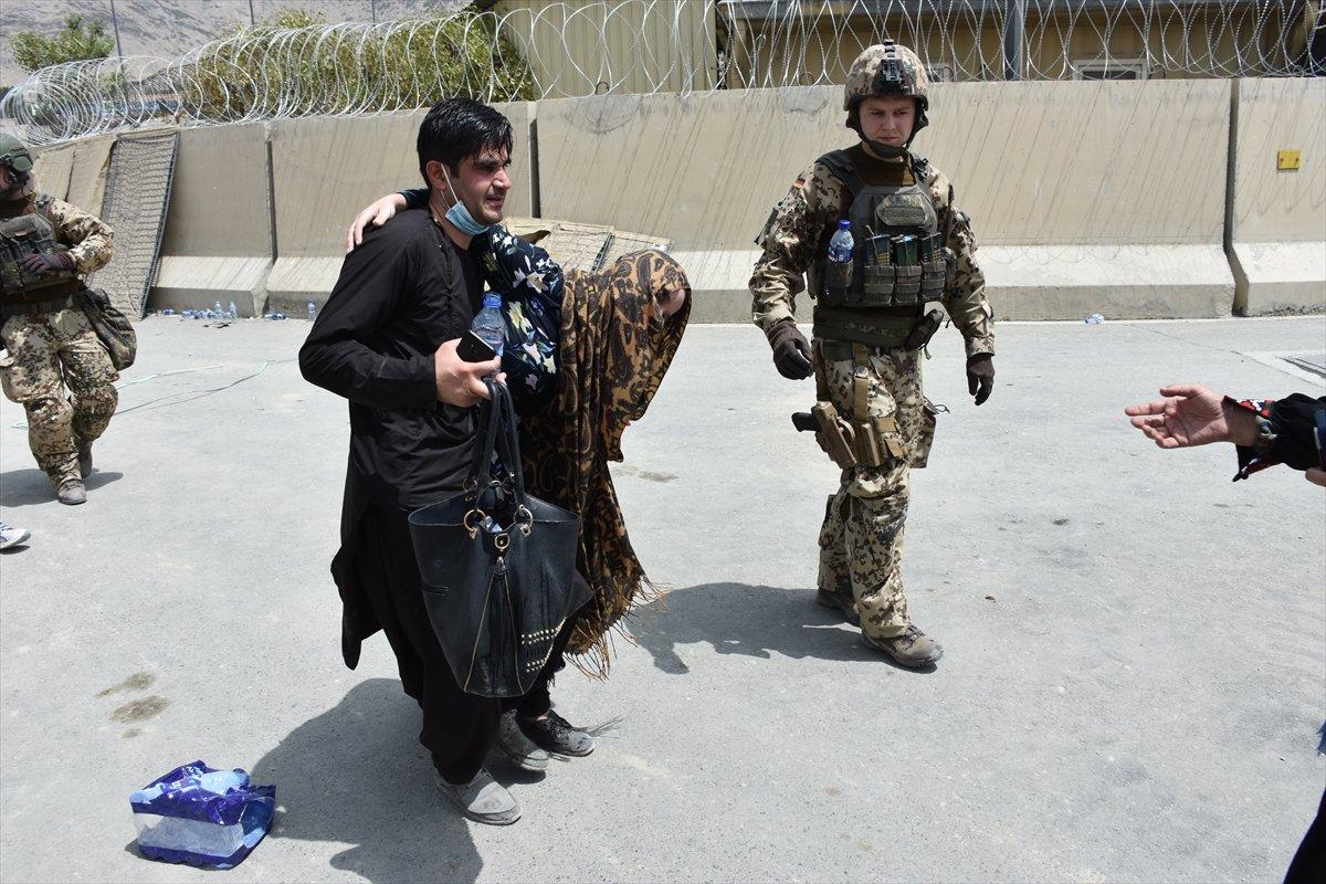 Kabil Havalimanı'nda gergin bekleyiş sürüyor