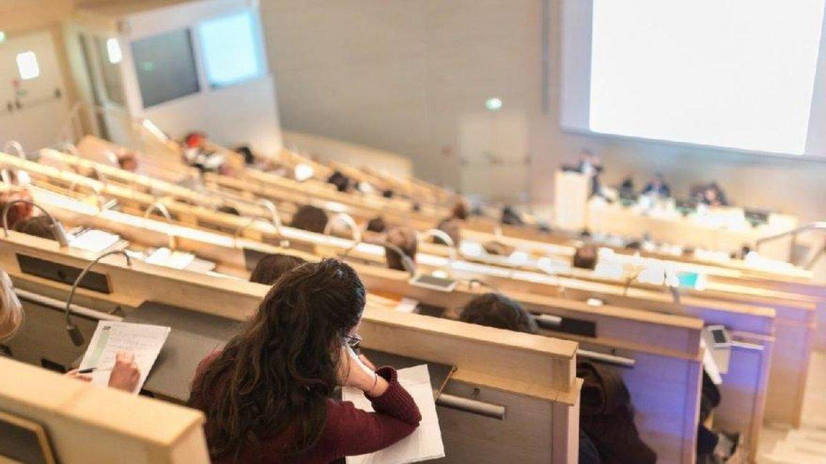 Üniversiteler açılacak mı, yüz yüze eğitim olacak mı? İlk açıklama Anadolu Üniversitesi'nden geldi!
