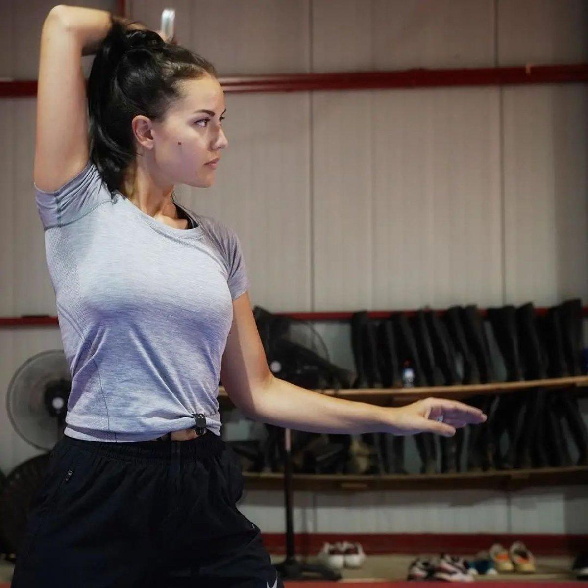 Fahriye Evcen yeni rolü için eğitimde