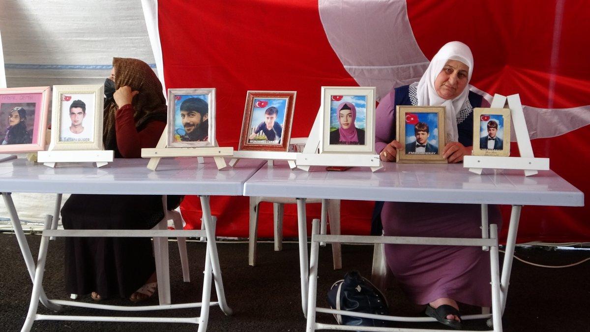 Evlat nöbetindeki anne: Oğlum kaç gel, seni bekliyorum