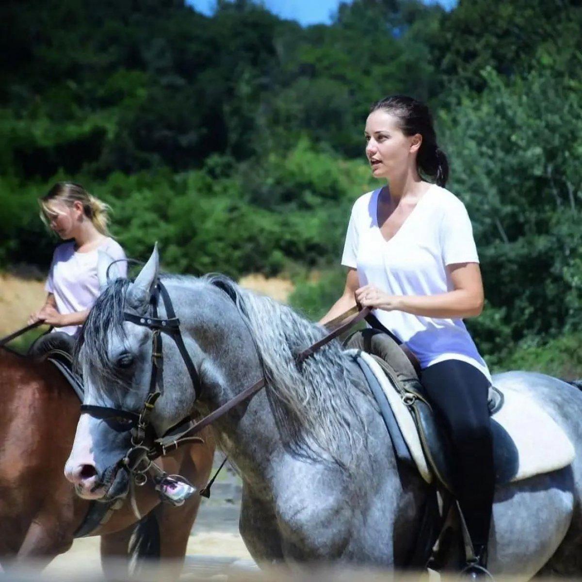 Fahriye Evcen yeni rolü için eğitimde