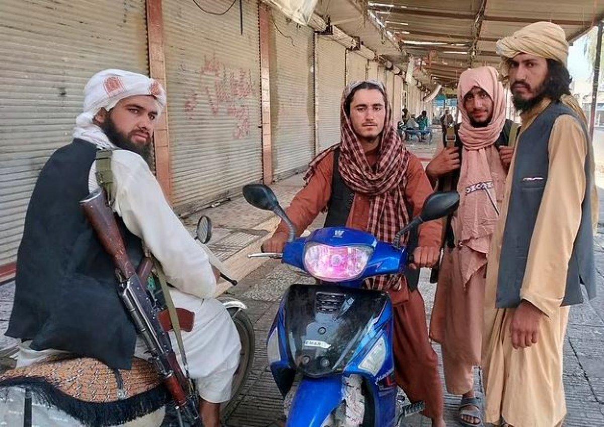 Taliban, giyim tarzını değiştirdi