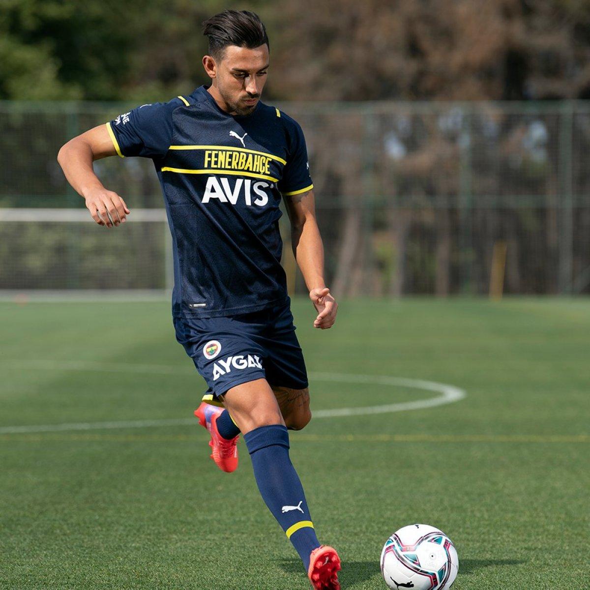 Fenerbahçe'nin üçüncü forması tanıtıldı