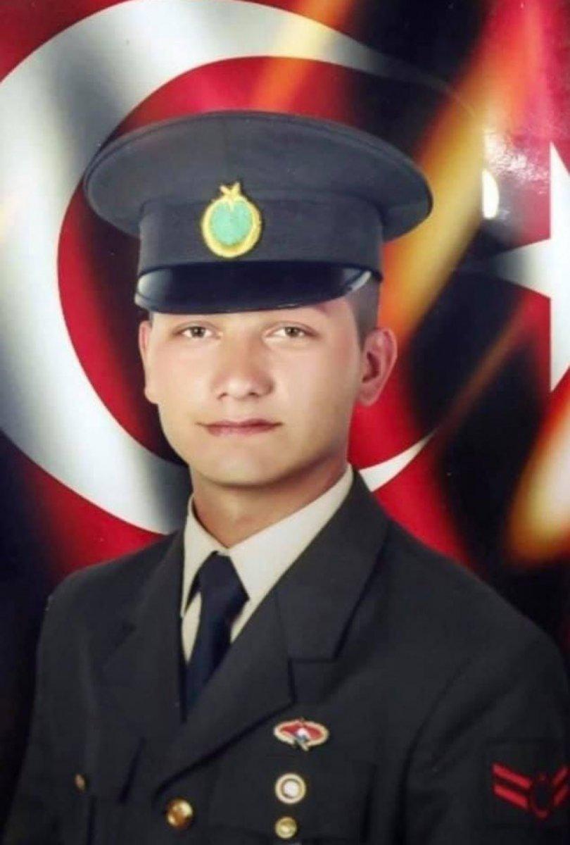 Kastamonu'da şehit mezarını komandolar temizledi