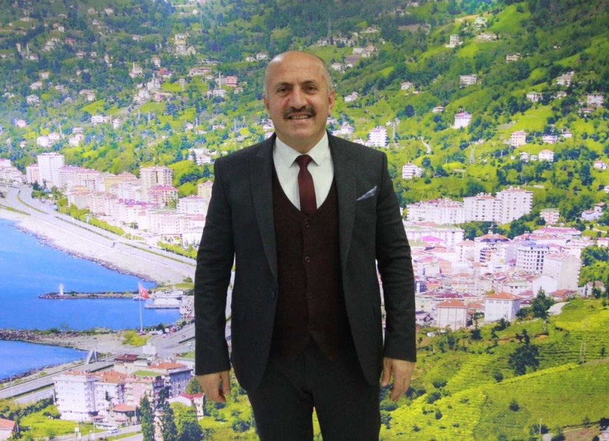 Çayeli Belediye Başkanı, ağabeyini vekaleten belediye başkan yardımcısı atadı