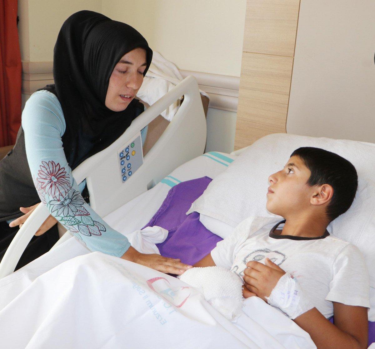 Erzurum’da yer bulduğu cisim, taşla vurunca patladı