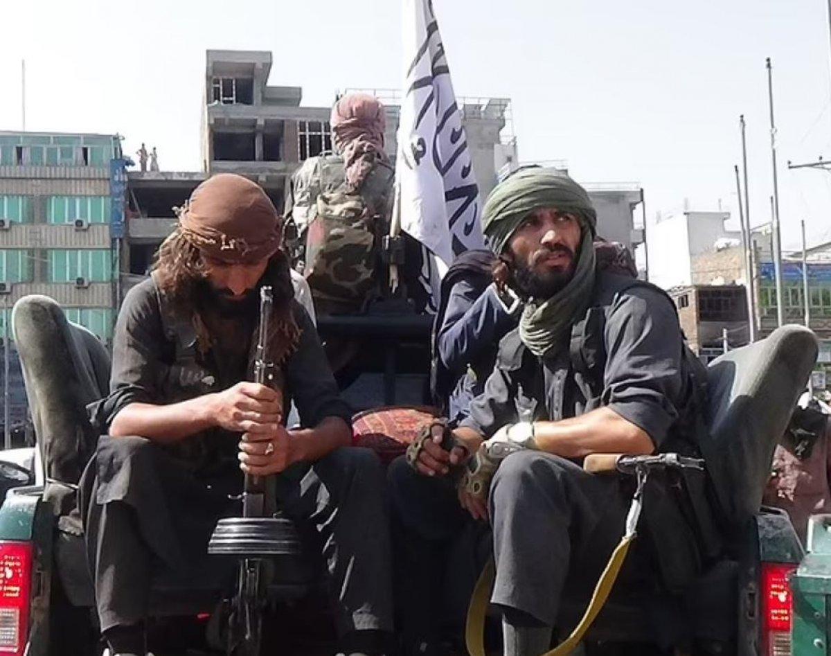 Taliban, giyim tarzını değiştirdi