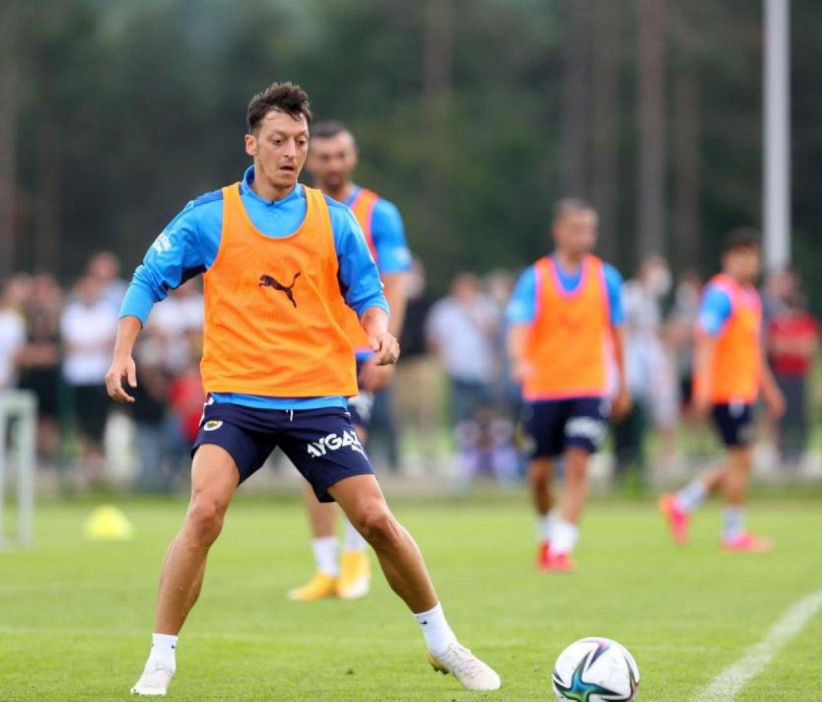 Mehmet Demirkol, Mesut Özil'i eleştirdi: Kadroya giremez