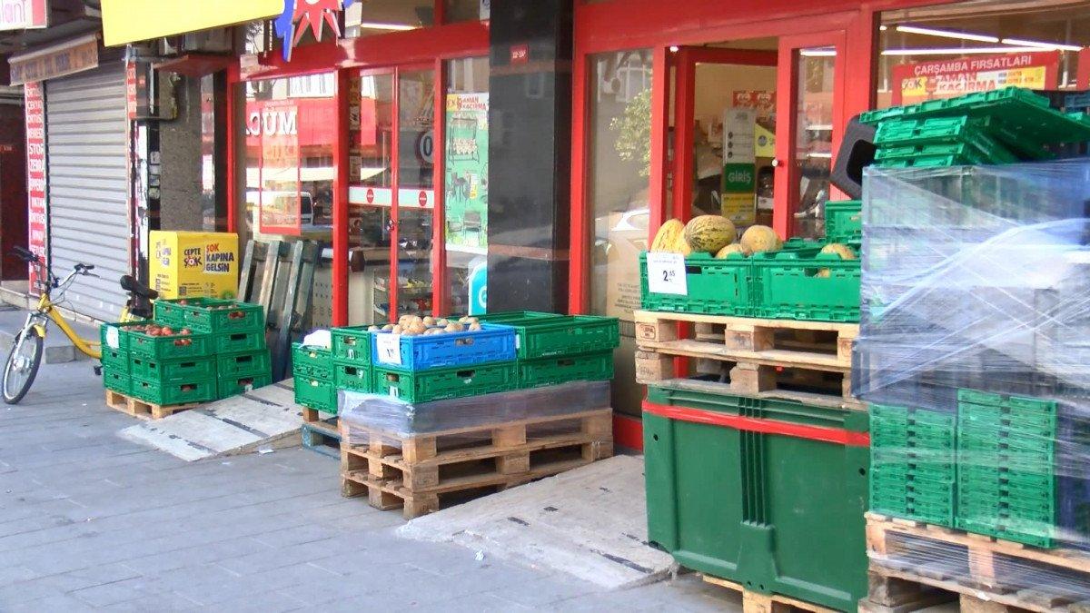 Gaziosmanpaşa’da markette hırsızlık anları kamerada